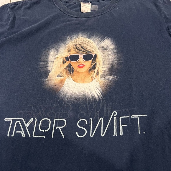 Taylor Swift 1989 Tour Shirt Size Small - Picture 2 of 9